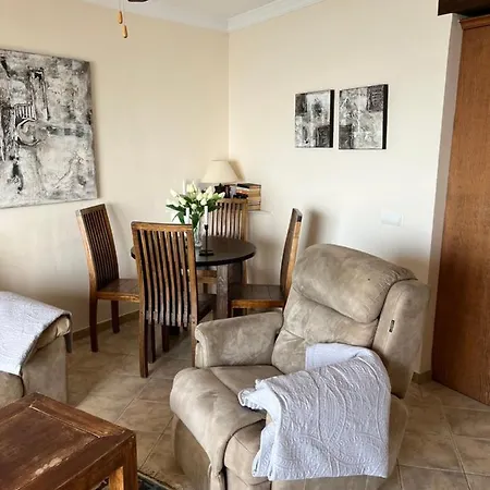 Carabeo 72 Menyber Apartmán *