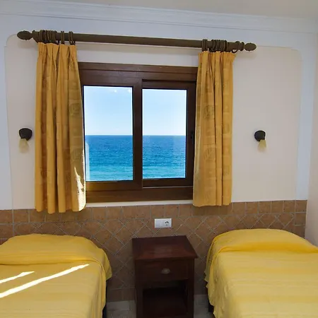 Carabeo 72 Menyber Apartmán *